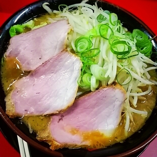 「野菜チャーシューメン３枚（中盛無料）７８０円」@家系ラーメン 王道家の写真