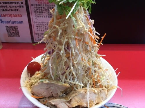 「冷やし中華＋ヤサイマシマシ＋ショウガ＋ガリマヨ＋追加豚」@千里眼の写真