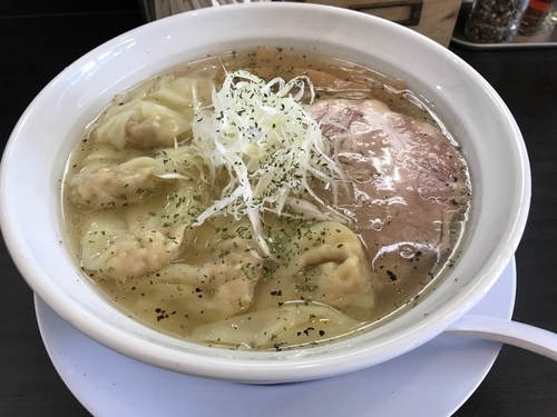 「塩わんたん麺 890円」@ラーメン ROOTSの写真