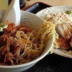 「豚キムチラーメン400円＋とんテキ単品400円」@食事処 禅の写真