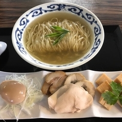 特製塩中華そば 930円