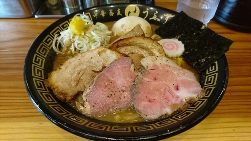 「特製中華そば(小)」@中華蕎麦うゑずの写真