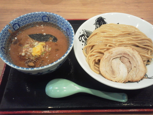 「濃厚つけ麺 880円」@日本の中華そば富田 成田空港店の写真