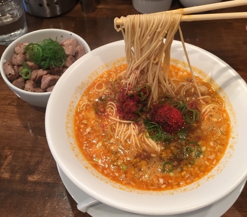 「麻辣担担麺900円+小さいチャーシューご飯150円」@創作麺工房 鳴龍の写真