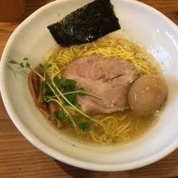 塩らーめん大盛(790円)、味玉(100円)