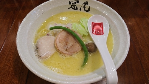 「純白湯らぁめん、替え玉」@らぁめん冠尾 恵比寿西店の写真