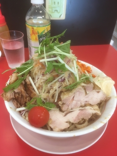 「冷やし中華＋豚1枚＋ほぐし豚」@鷹の目 獨協大学前本店の写真