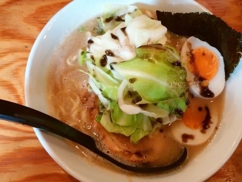 「味玉らーめん＋キャベツとマー油」@富士らーめんの写真