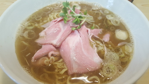 「煮干しラーメン白」@煮干ラーメンとローストビーフ パリ橋の写真