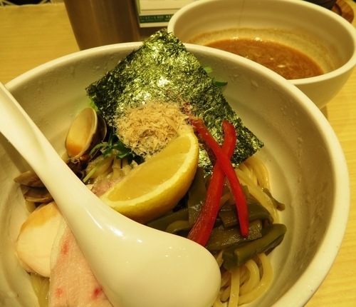 「鶏と蛤の濃厚つけ麺（980円）」@むぎとオリーブ 日本橋店の写真