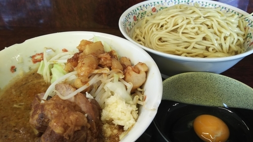 「小つけ麺(にんにく・あぶら)＋生卵￥900」@ラーメン二郎 めじろ台店の写真