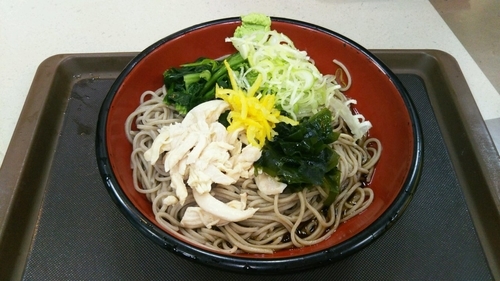 「冷しゆず鶏ほうれん草そば（大盛サービス）」@名代 富士そば 八王子店の写真