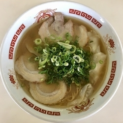 チャーシューワンタンメン (890円)