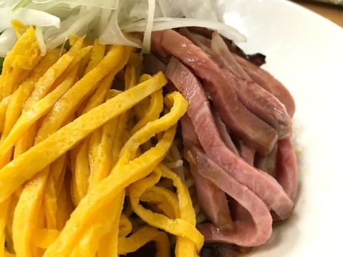 「冷酒（梅乃宿）＋海老ワンタン（１周年サービス）＋冷し中華」@中華そば こてつの写真