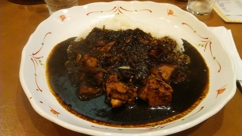 「チキンカレー 750円 + ブラックカレー 50円(3辛)」@ラホール 外神田店の写真