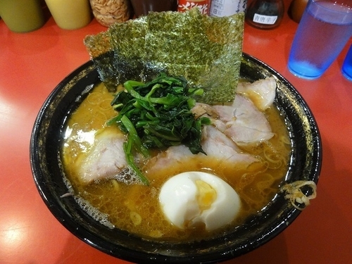 「中盛チャーシュー麺960円　白玉10円　麺硬め」@家系総本山 ラーメン吉村家の写真