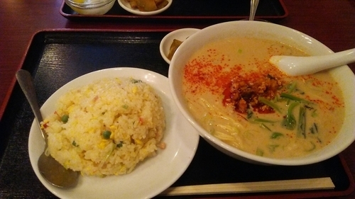 「タンタン麺セット 800円」@龍城飯店 本館の写真