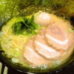 醤油スペシャルラーメン (900円)