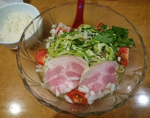 「冷やし鶏と貝の出汁ラーメン(限定)  900円」@麺屋 紅の写真