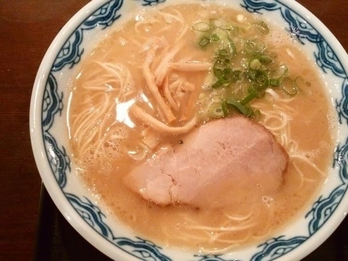 「大盛博多らぁめん」@博多麺房 赤のれん 丸ビル店の写真