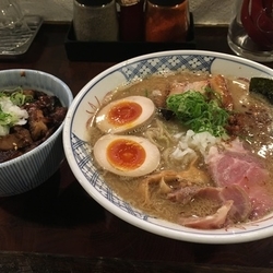 特製らーめん&炙りちゃーしゅー丼