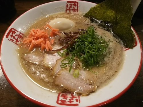 「本白味　＋きまのせ　＋紅ショウガ：無料　＋替玉：粉落とし」@きまぐれ八兵衛 安曇野本店の写真