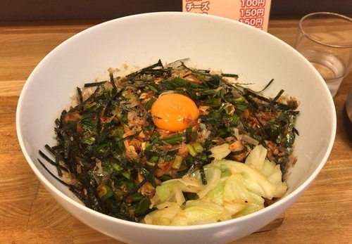 「にらまぜそば(割りスープ付き･辛さ普通･大盛)＋キャベツ」@NOODLE BOWL MAZEの写真