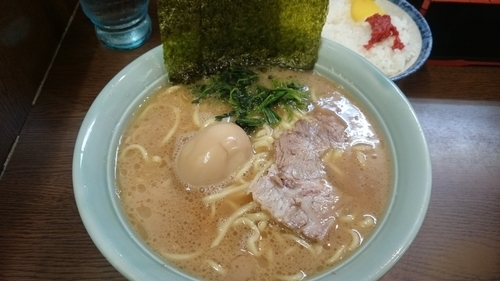 「らーめん中(800円)+味玉(100円)+小ライス(100)」@寿々㐂家の写真