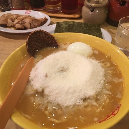 「チーズラーメン➕チャーシュー➕大盛り」@九十九とんこつラーメン 恵比寿本店の写真