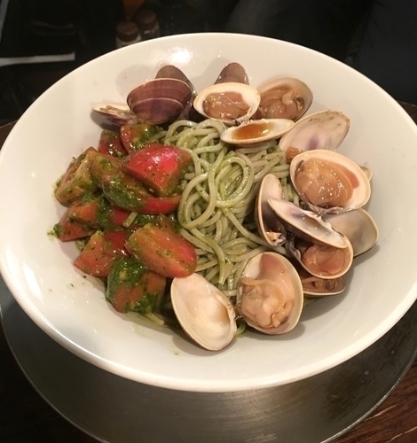 「「限定」じゃじゃ馬トマトと浅利の和風バジル和え」@立ち呑み居酒屋 金町製麺の写真