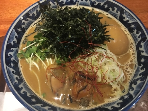 「牡蠣ラーメン+味玉」@麺や 佐市 幡ヶ谷店の写真