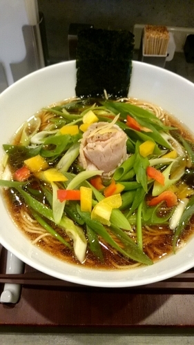 「山（熟成醤油鶏そば）（７８０円）」@ラーメンクワトロの写真