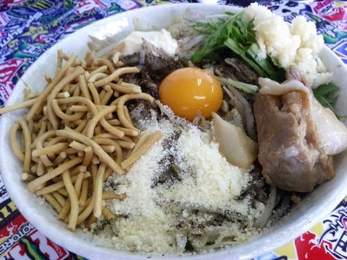 「まぜそば小800円にんにくカリカリ」@五朗笑店の写真