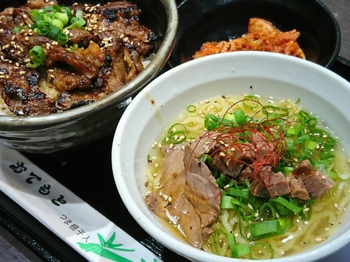「ハーフ冷やし牛麺と牛カルビ丼のセット ￥1300」@マルハのカルビ丼 ららぽーと富士見店の写真