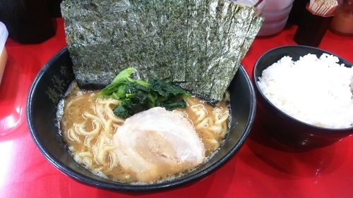 「ラーメン680円+のり60円+ライス50円」@横浜家系ラーメン 宗八 柏本店の写真