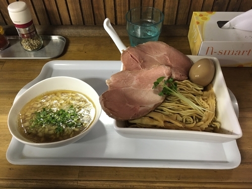 「【限定】煮干つけ麺+レアチャーシュー」@へべれ家の写真