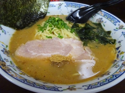 「魚介らーめん（並）730円 ＋ 開店記念でチャーハン無料」@らーめん三國の写真