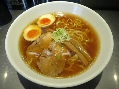 「らあめん ７００円 ※味玉（半分）５０円」@自家製麺 らあめん吟の写真