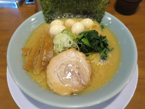 「豚骨醤油ラーメン ７５０円 ※うずら（４ヶ）１００円」@富意家の写真