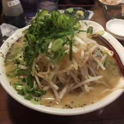 もやしラーメン大盛りもやし増し