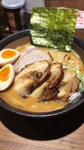 「味噌らーめん＋ 特製バラチャーシュー（300円）」@北海道らーめん 楓 日ノ出町店の写真