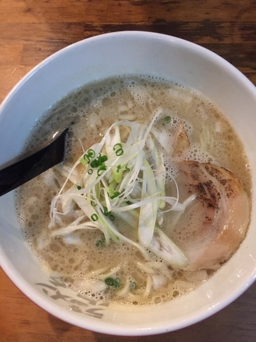 「魚介とんこつラーメン」@ラーメン海鳴 中洲店の写真