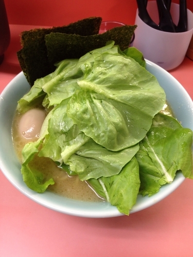 「ラーメン＋味玉＋さらだ菜」@千家 根岸店の写真