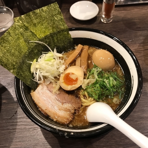 「節骨こってりたいぞうらーめん＋味玉」@節骨麺たいぞう 池袋東口店の写真