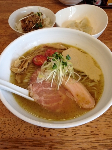 「【限定】焦がしアサリ油の冷たい塩拉麺＋ランチB」@麺屋 心羽の写真