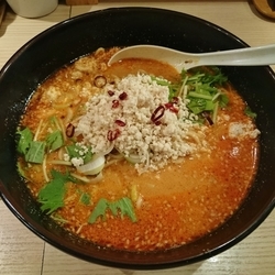担々麺　800円