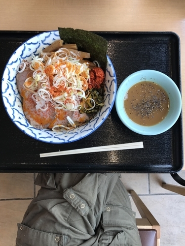 「辛油そば チャーシュー二枚増し ネギ増し」@兎に角 another leafの写真