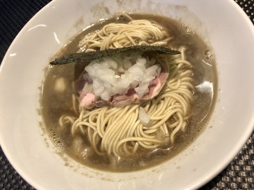 「中華そば(醤油)＋あぶらそば(塩)」@煮干乱舞の写真