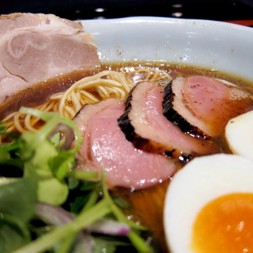 「にほんいち醤油そば（大盛）870円」@麺巧 潮の写真