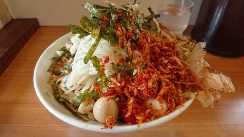 「【期間限定】冷やし中華Ａ(ニンニク・海老辛)」@豚星。の写真